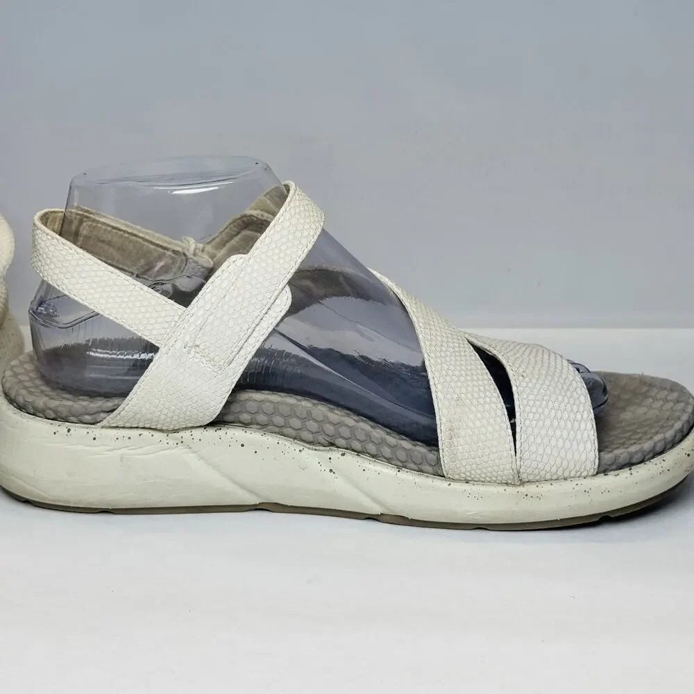 Baretraps Glena Sandals Women's Size 9.5 M White‎ Adjustable Ankle Strap Comfort
